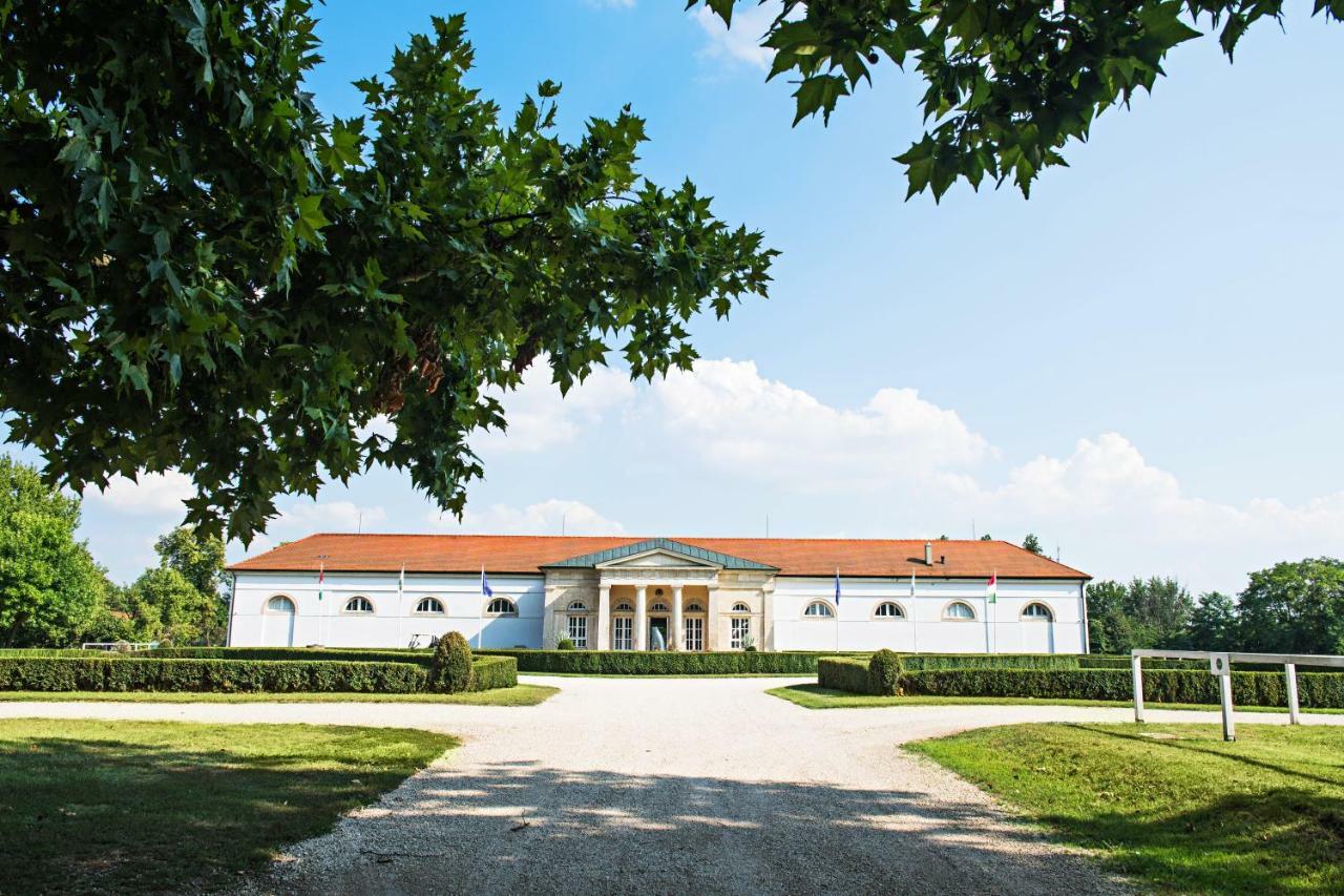 Pannonia Golf & Country Club Bed & Breakfast Alcsutdoboz Exterior photo